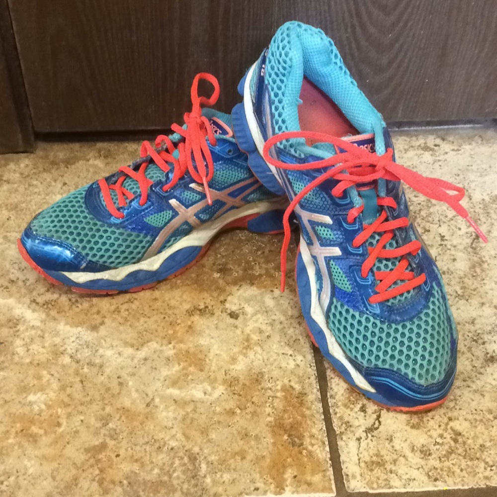Asics Gel Cumulus 15 Athletic Shoes Ladies Size 9